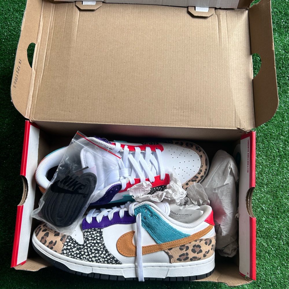 RARE 2022 WMNS NIKE DUNK LOW SE SAFARI MIX Size 9.5